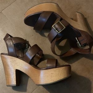 Gap Wooden Platfrom Sandals